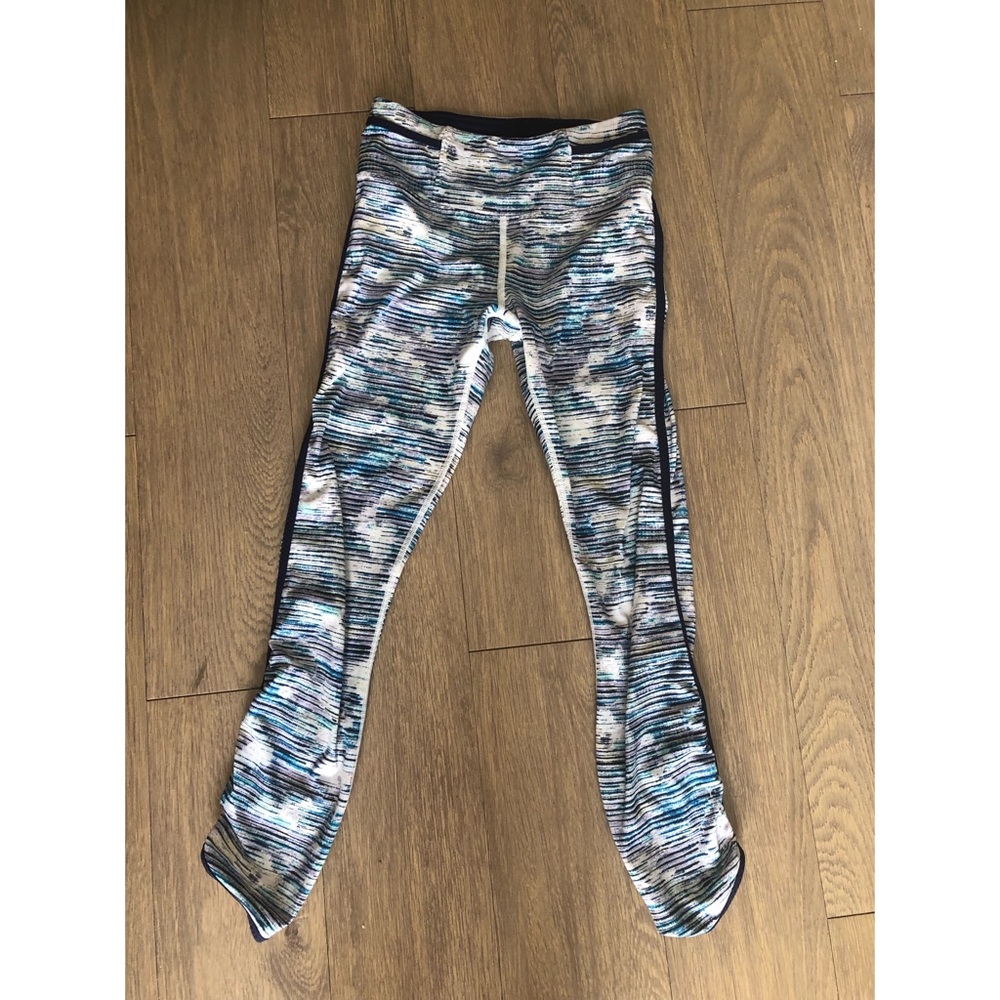 Lululemon crops with 2 front pockets & cinched hem
